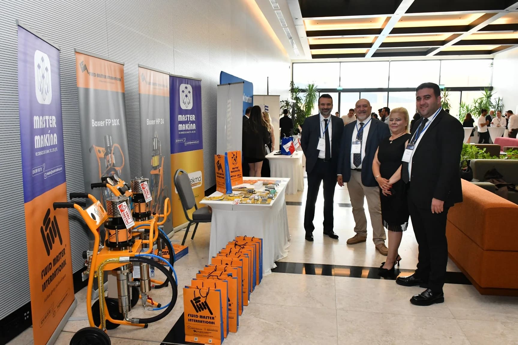 TEDARIUM etkinliğinde katılımcılar arasında iş görüşmeleri